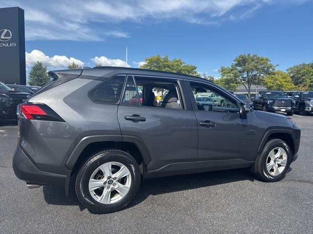2021 Toyota RAV4 XLE photo 3