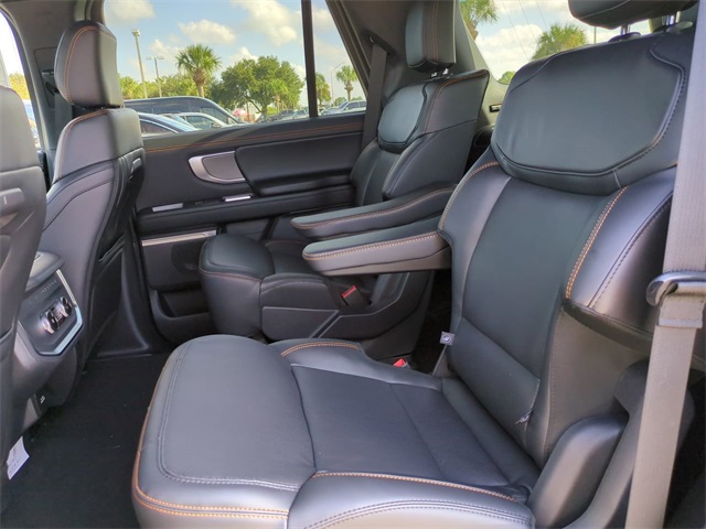 2025 Ford Expedition photo 13