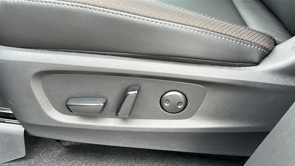 2025 Nissan Pathfinder SL photo 11