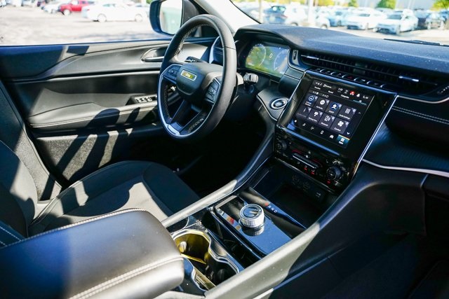 2023 Jeep Grand Cherokee Laredo photo 35