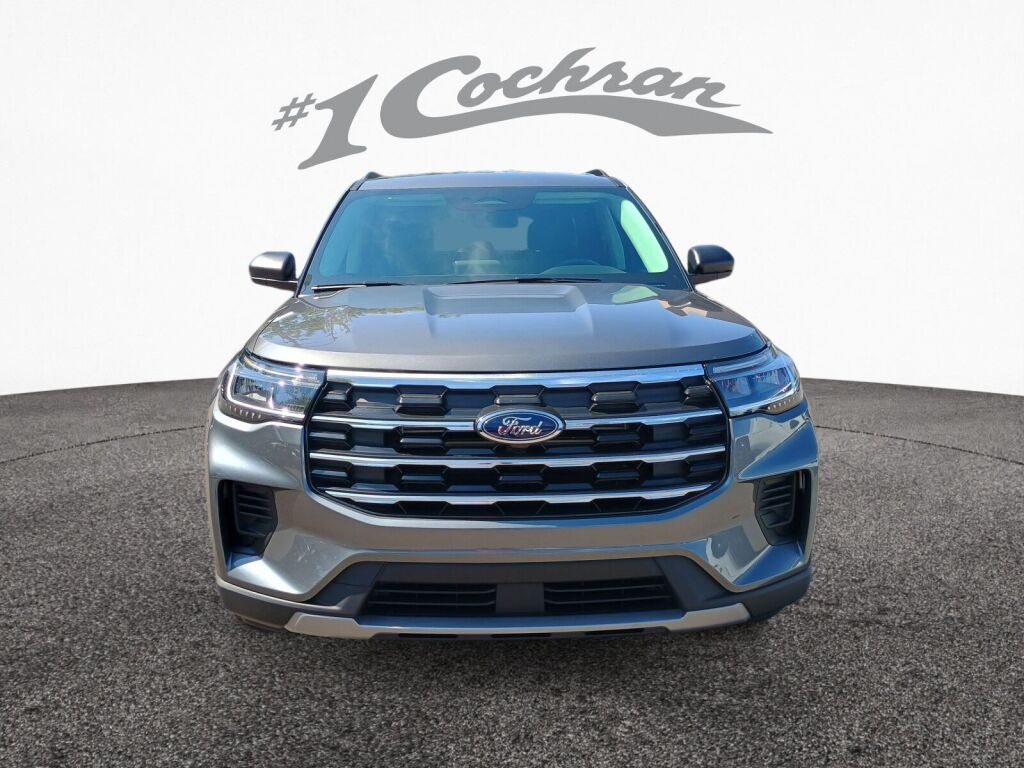 2025 Ford Explorer photo 2