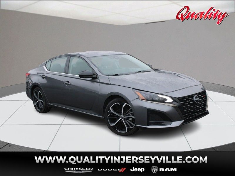 2024 Nissan Altima SR's photo