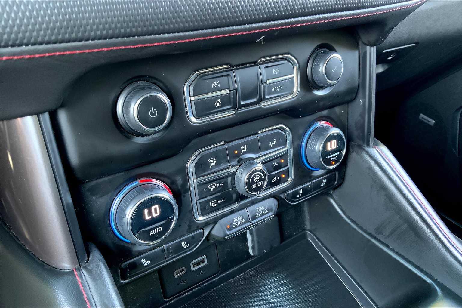 2023 Chevrolet Suburban RST photo 34