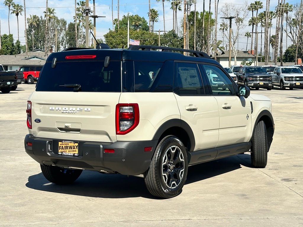 2025 Ford Bronco Sport Outer Banks photo 2