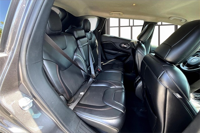 2019 Jeep Cherokee Trailhawk photo 25