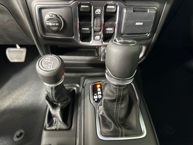 2025 Jeep Wrangler Sahara photo 17