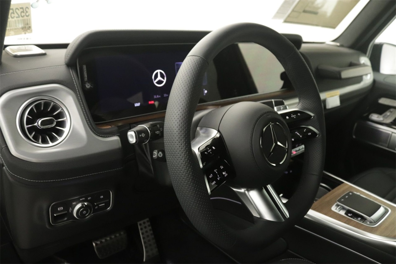 2025 Mercedes Benz G photo 4