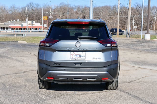 Used 2023 Gray Nissan SL image 5