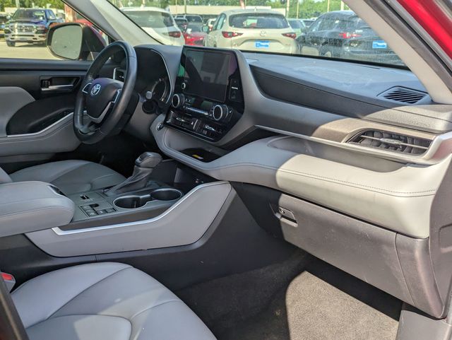 2023 Toyota Highlander L photo 24