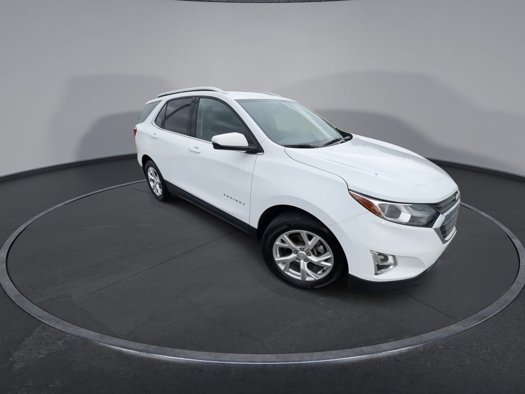 2019 Chevrolet Equinox LT photo 2