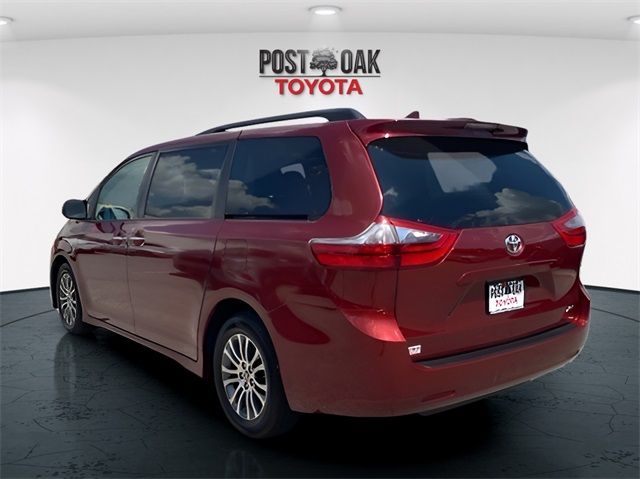 2020 Toyota Sienna XLE photo 6