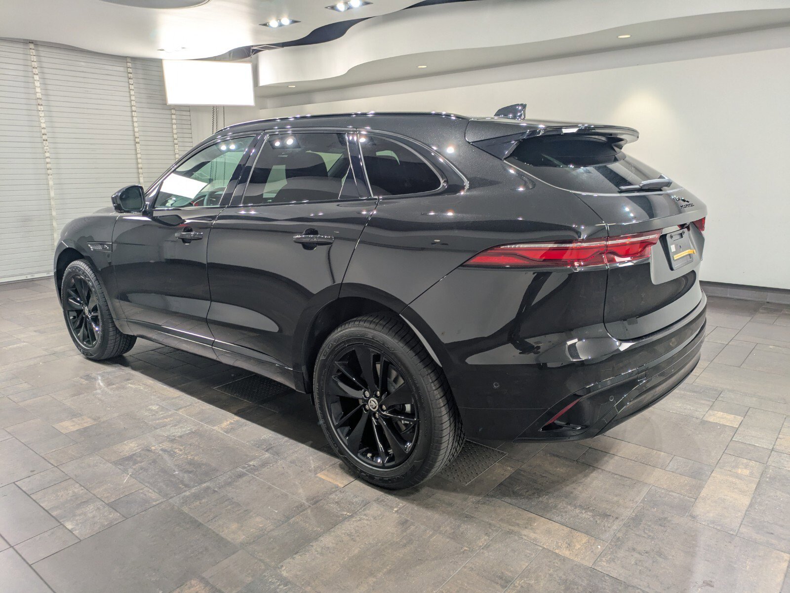 2026 Jaguar F-PACE R-Dynamic S P250 photo 4