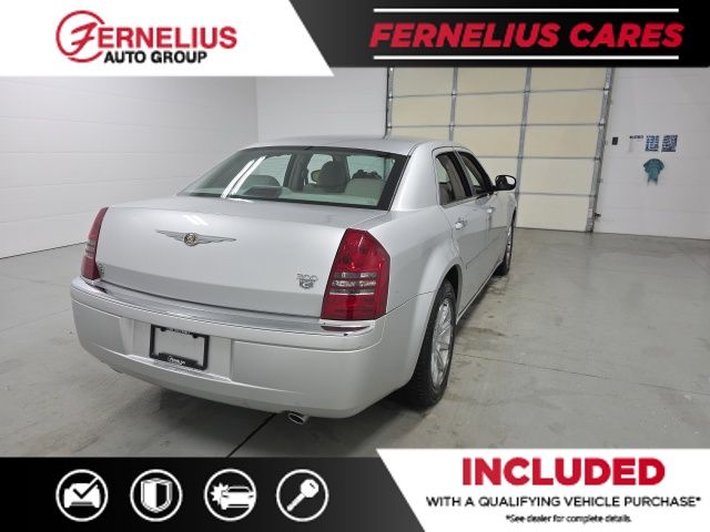 2005 Chrysler 300 Base C photo 2