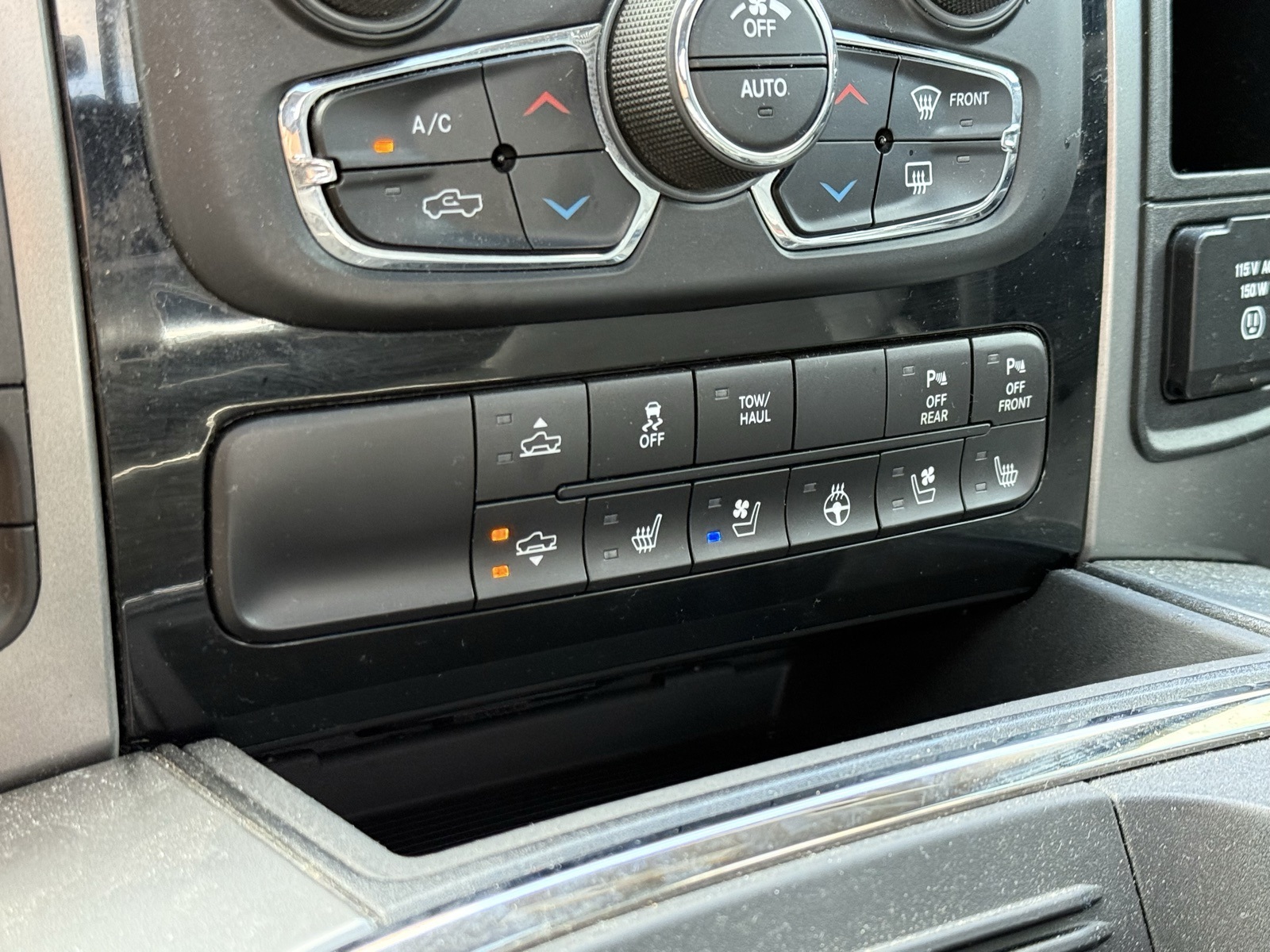 2017 Ram 1500 Sport photo 18