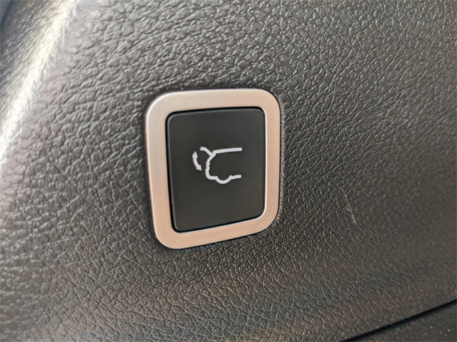 2020 Chrysler Pacifica Touring photo 10