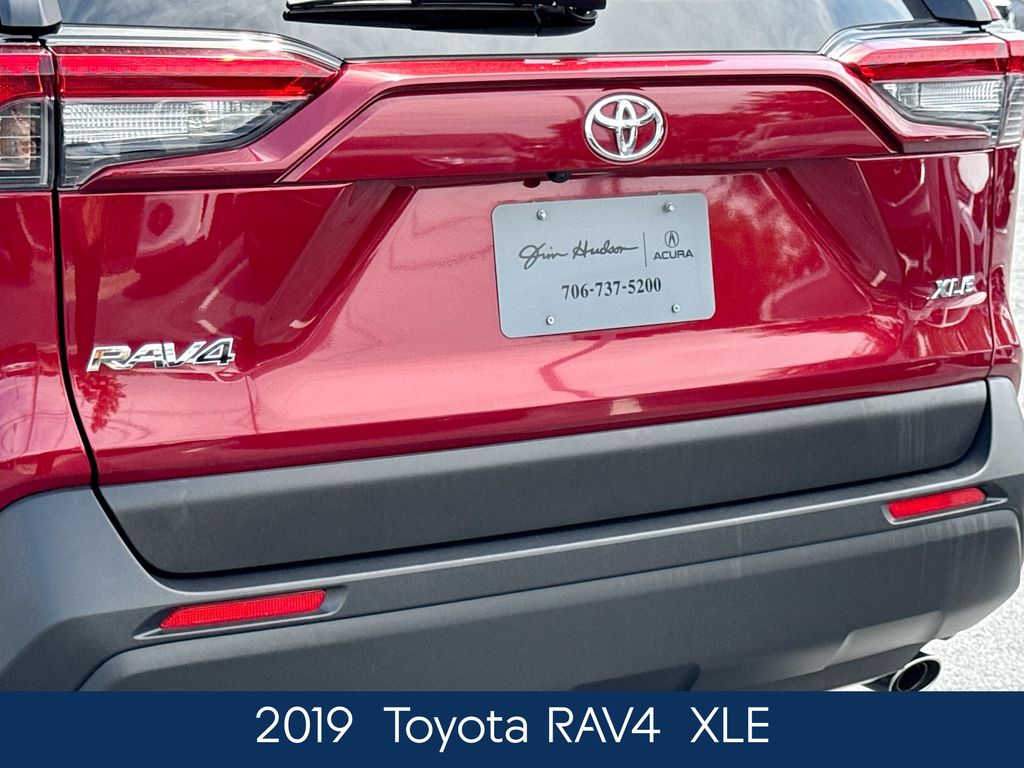 2019 Toyota RAV4 XLE photo 4