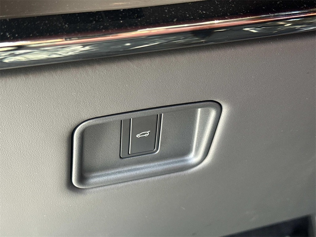 2025 Land Rover Range Rover Sport SE photo 18