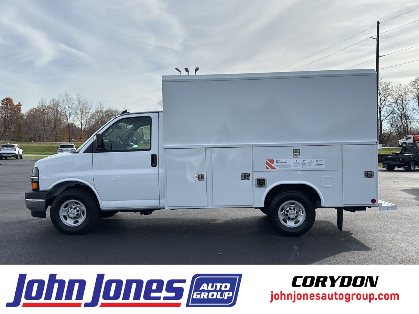 2025 Chevrolet Express Cutaway Base's photo