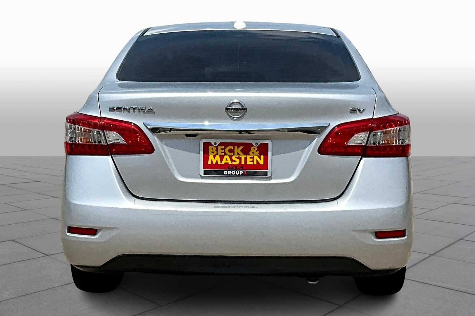 2015 Nissan Sentra SV photo 4