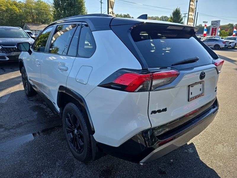 2023 Toyota RAV4 Hybrid XSE photo 2