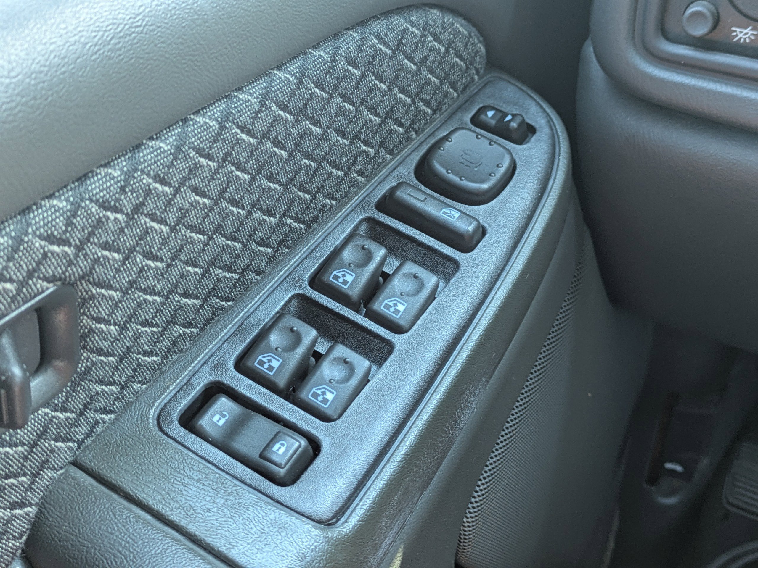 2004 Chevrolet Avalanche photo 20