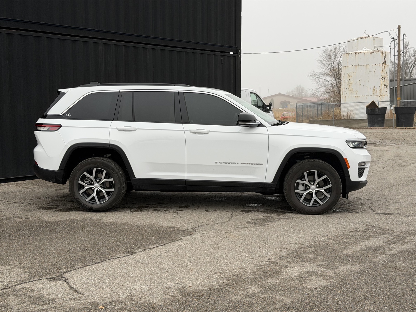 2024 Jeep Grand Cherokee Limited photo 2