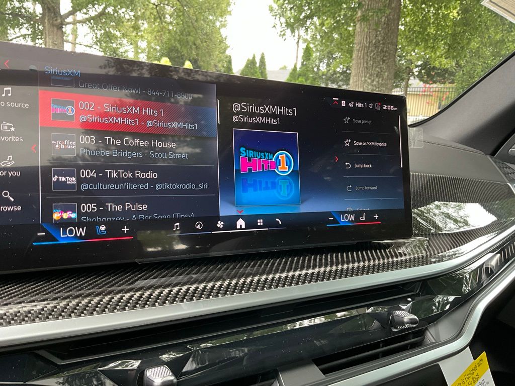 Used 2025 Alpine White BMW M60i image 14