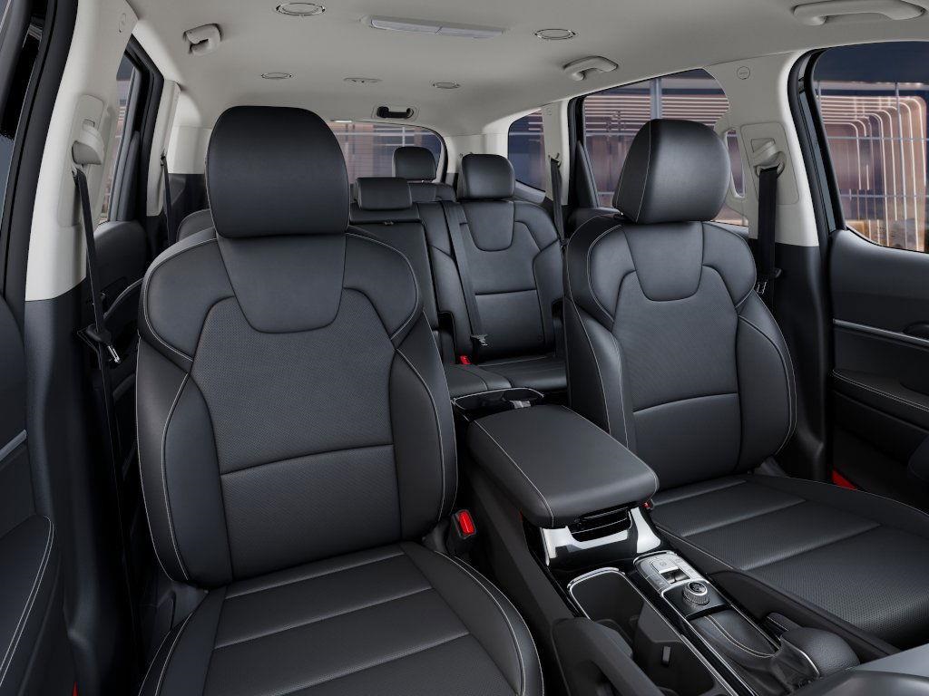 2025 Kia Telluride LX photo 13