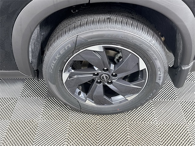 2025 Nissan Rogue SV photo 4