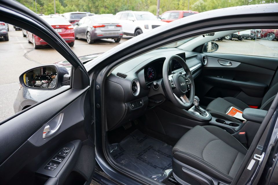 2023 Kia Forte LXS photo 14