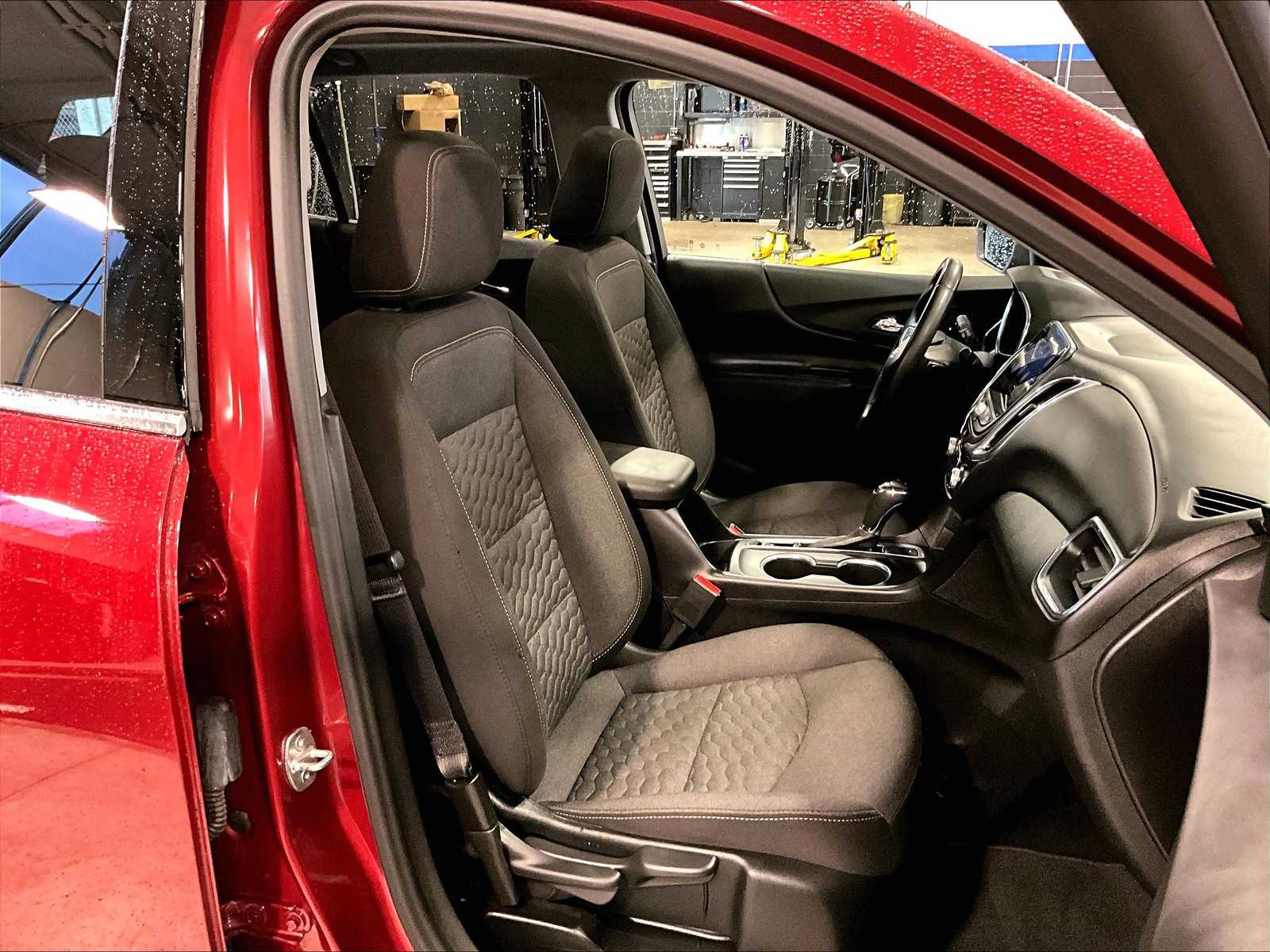 2020 Chevrolet Equinox LT photo 10