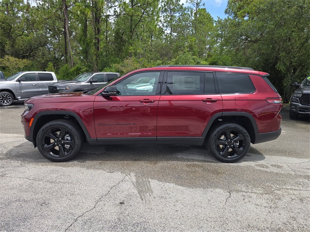 2025 Jeep Grand Cherokee Limited photo 3