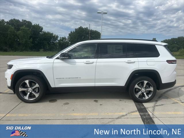 2025 Jeep Grand Cherokee Limited photo 2