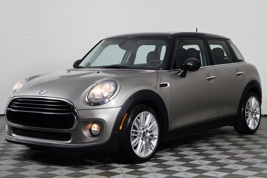 2018 MINI Cooper Base's photo