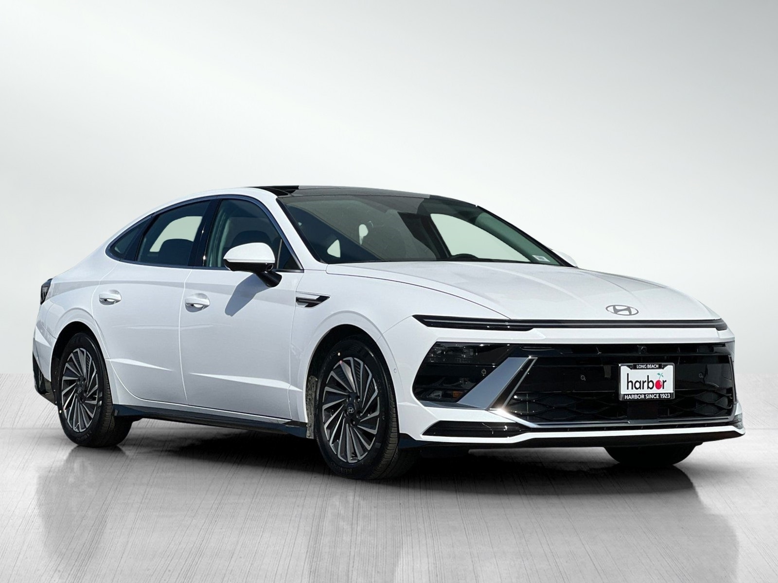 2025 Hyundai Sonata Hybrid Limited photo 2