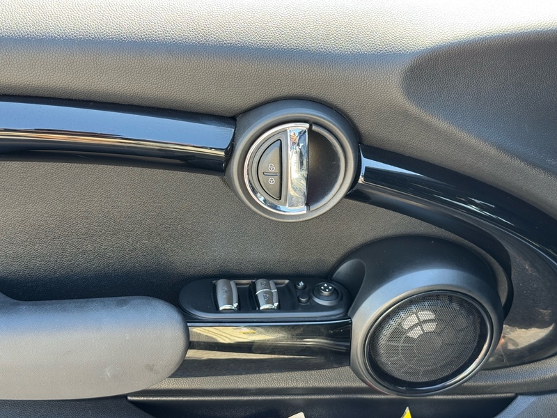 2017 Mini Cooper Convertible S photo 17