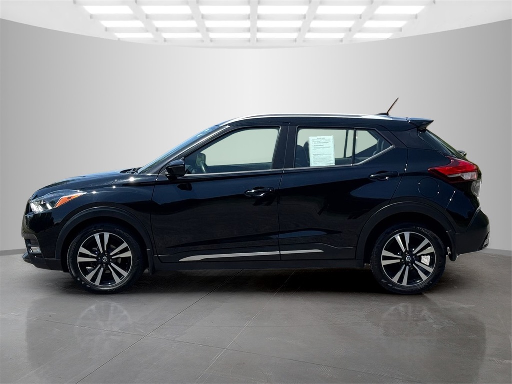 2019 Nissan Kicks SR photo 3