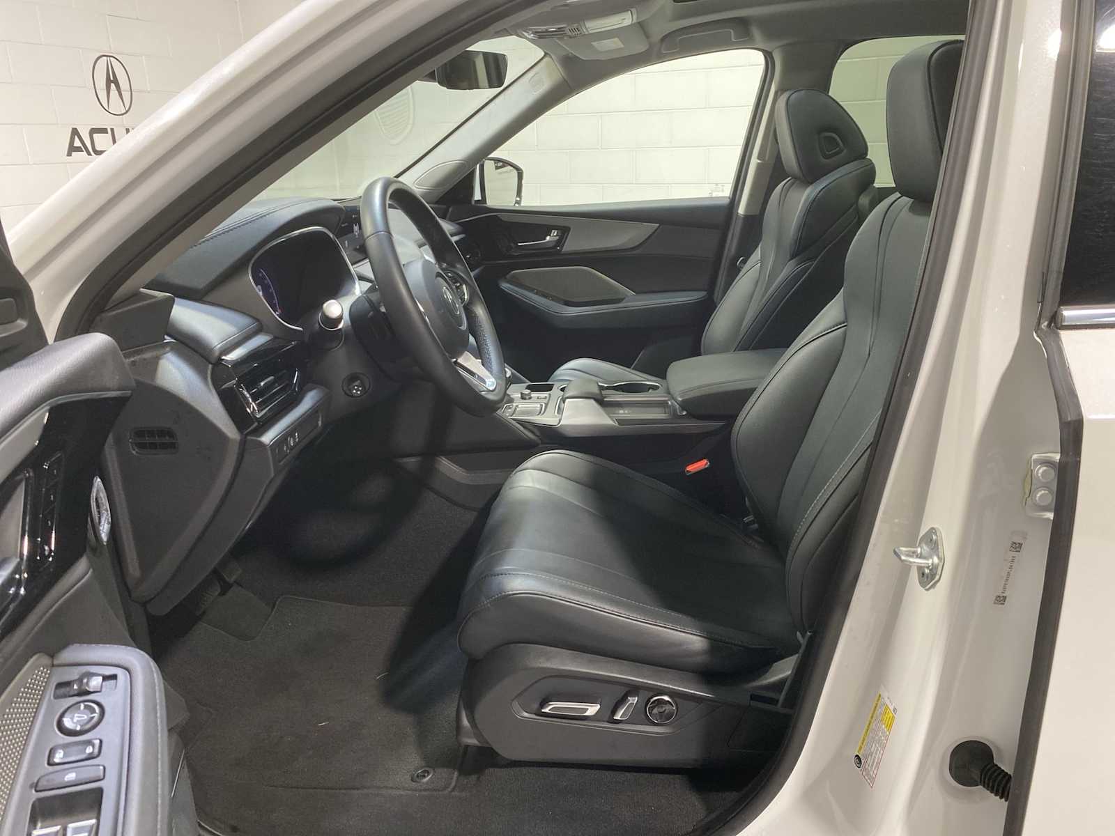 2023 Acura MDX SH-AWD photo 2