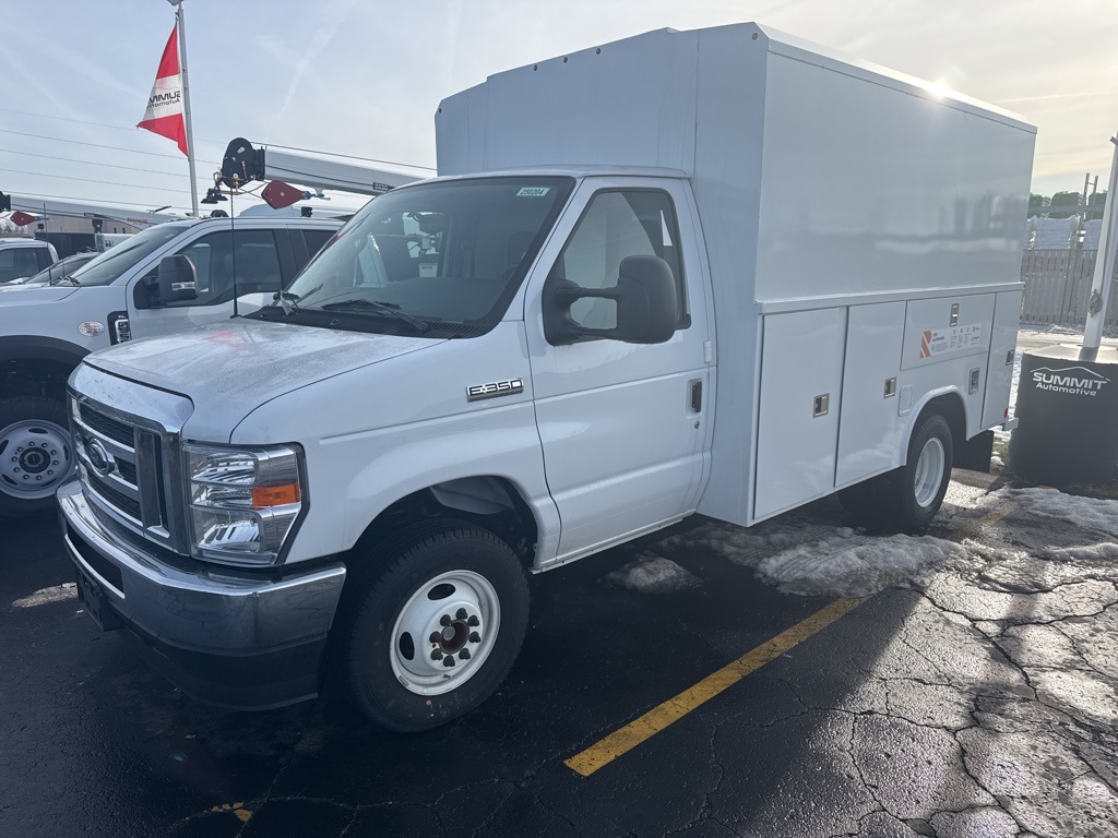 2025 Ford E-Series Cutaway Base