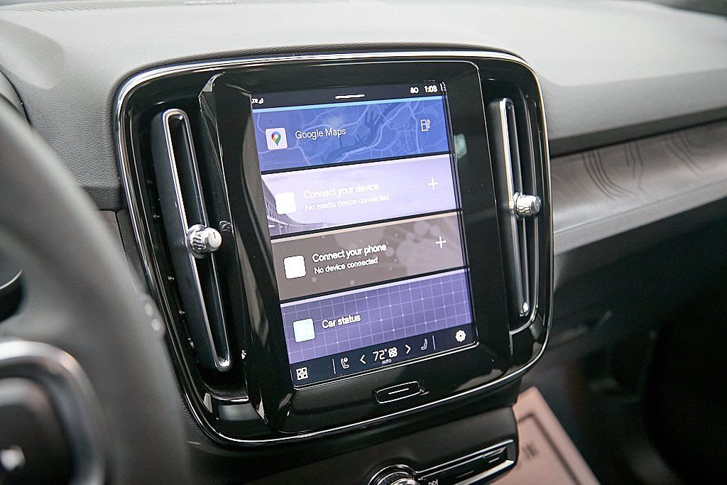 2023 VOLVO XC40 - Image 16