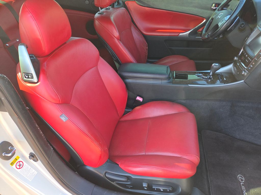2013 Lexus IS 350 photo 22