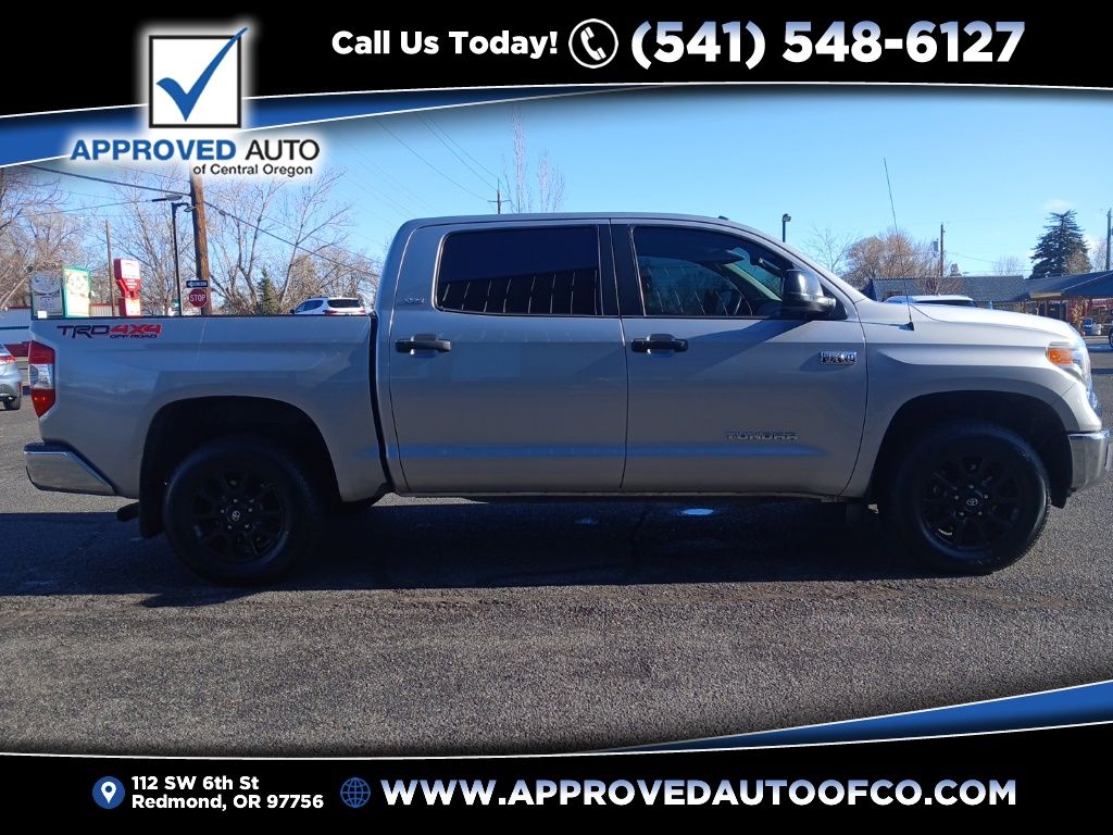 2017 Toyota Tundra SR5 photo 2