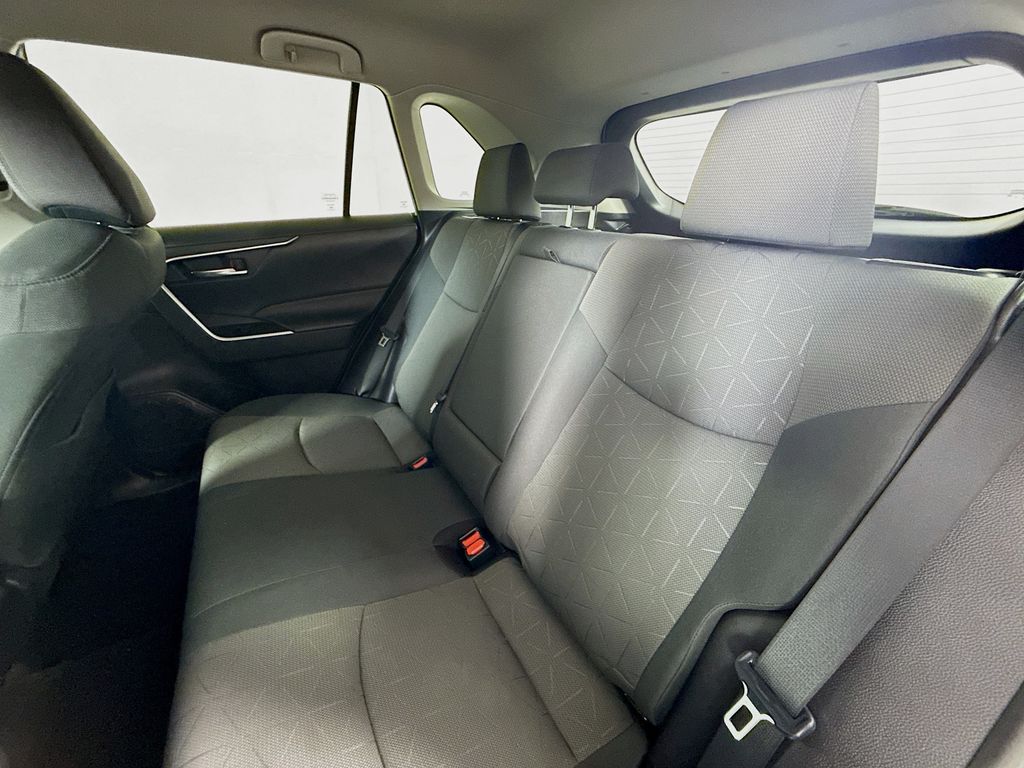 2022 Toyota RAV4 XLE photo 21