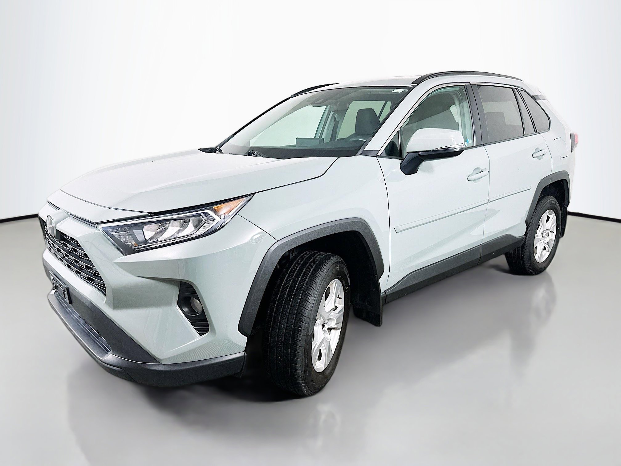 2021 Toyota RAV4 XLE photo 3