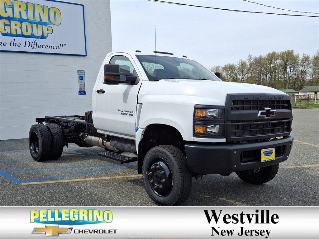 2024 Chevrolet Silverado 4500 Medium Duty Chassis Cab Work Truck's photo