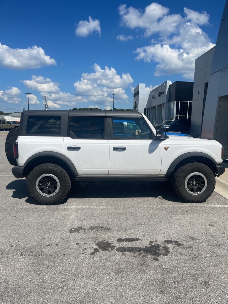 2023 Ford Bronco Badlands photo 3