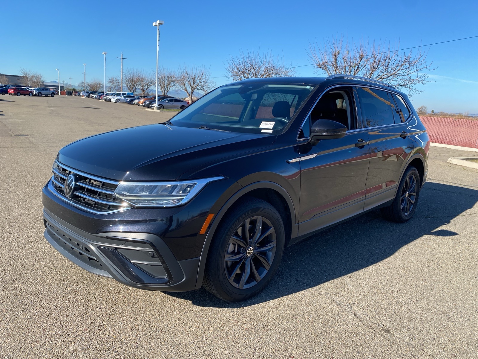 2022 Volkswagen Tiguan SE's photo