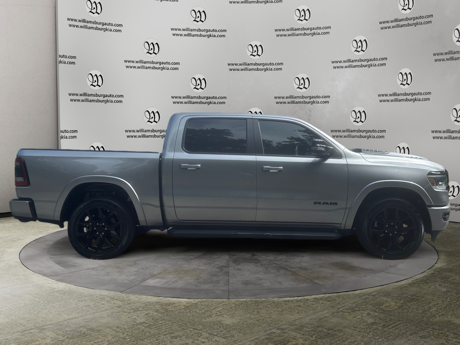 2022 Ram 1500 Laramie photo 2