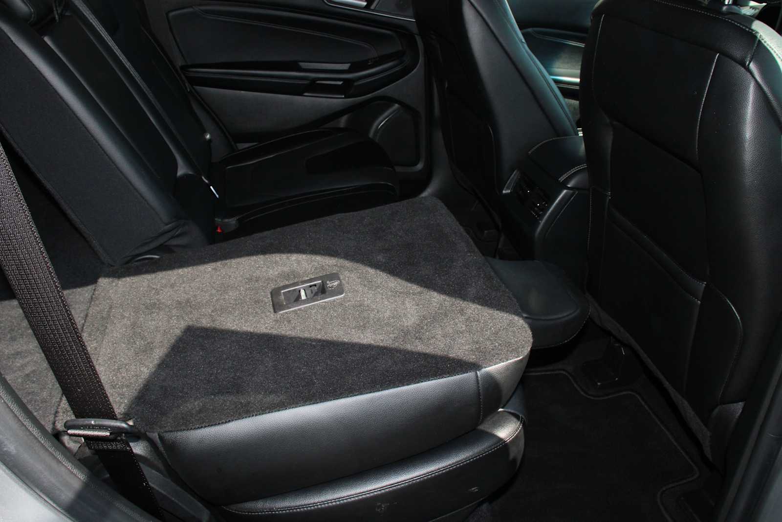 2022 Ford Edge Titanium photo 39