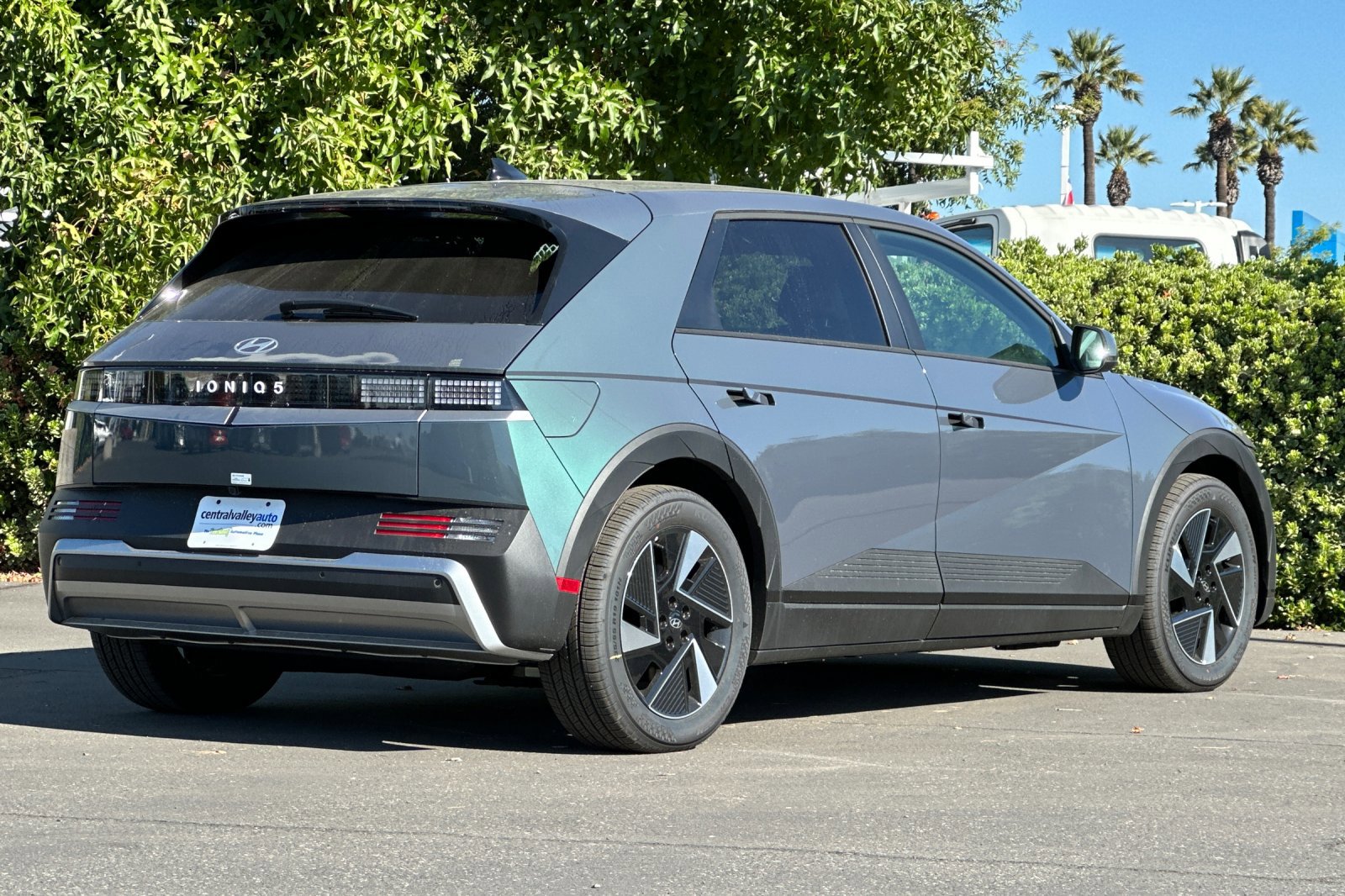 2025 Hyundai Ioniq 5 SE photo 4